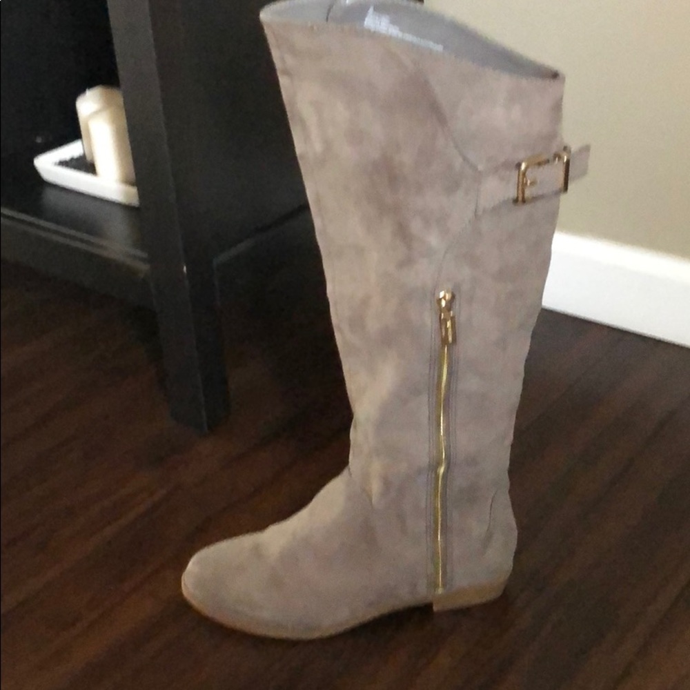 Express Boots - Picture 3 of 3
